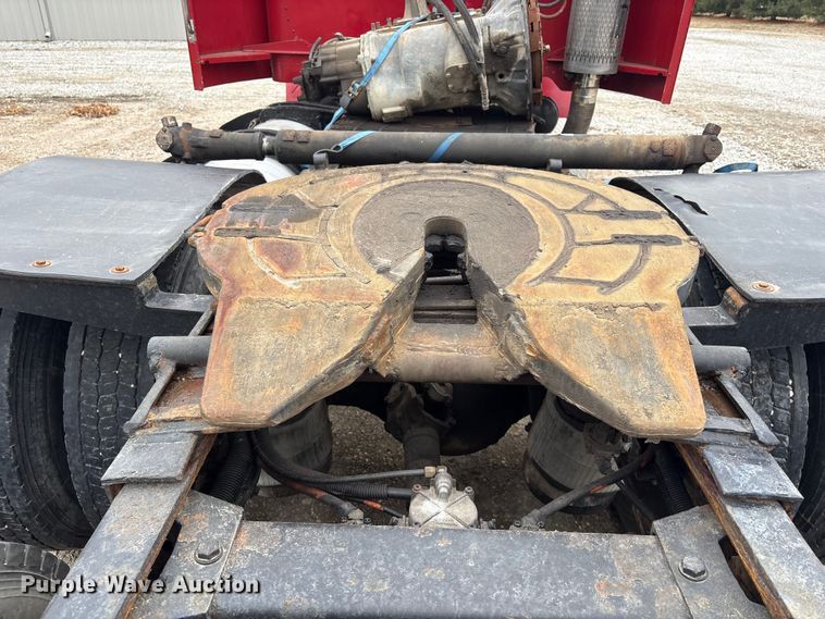 image for item FG2721 2002 Peterbilt 357 semi truck