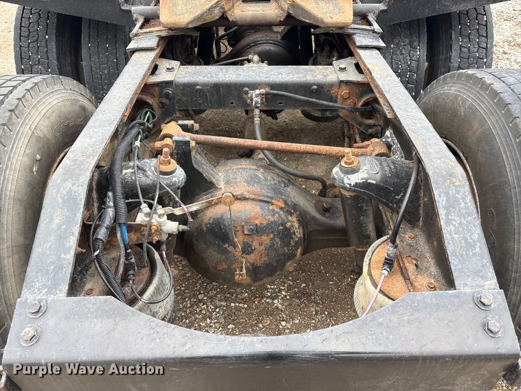 image for item FG2721 2002 Peterbilt 357 semi truck