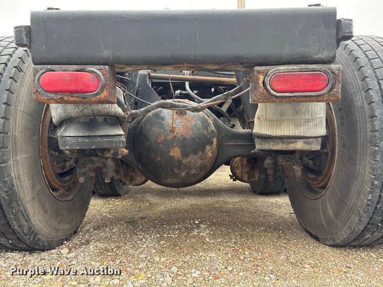 image for item FG2721 2002 Peterbilt 357 semi truck