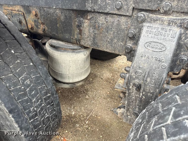 image for item FG2721 2002 Peterbilt 357 semi truck