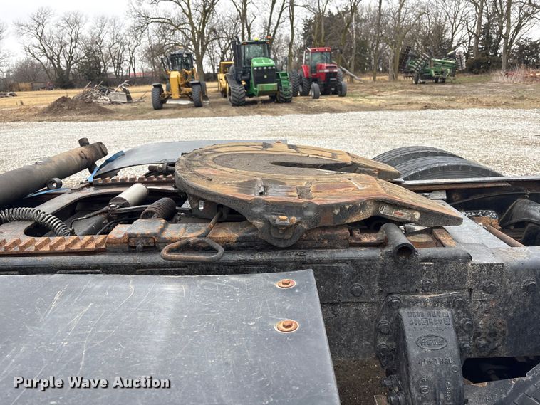 image for item FG2721 2002 Peterbilt 357 semi truck