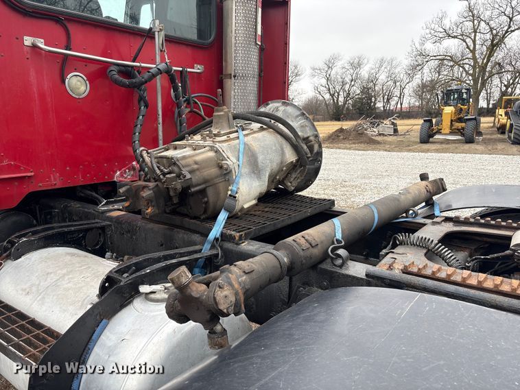 image for item FG2721 2002 Peterbilt 357 semi truck