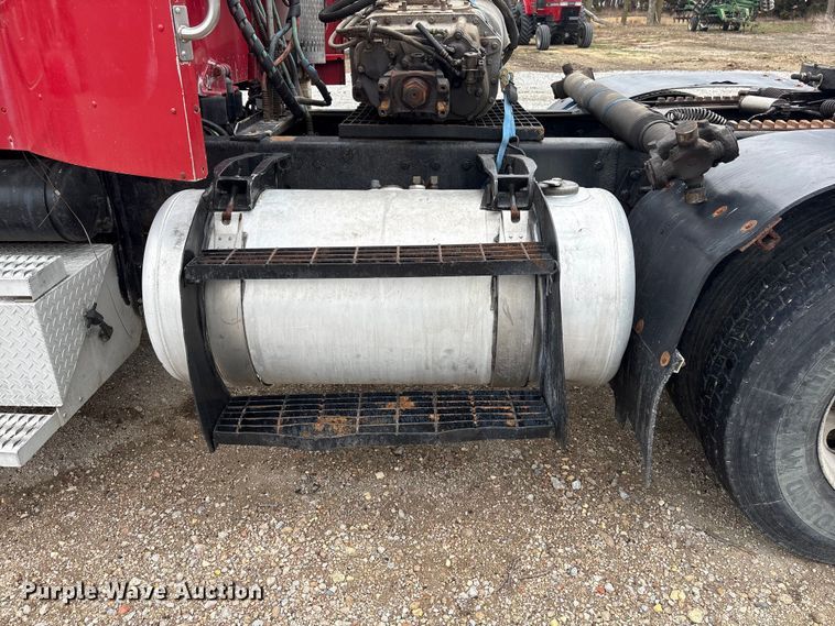 image for item FG2721 2002 Peterbilt 357 semi truck