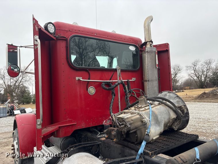 image for item FG2721 2002 Peterbilt 357 semi truck