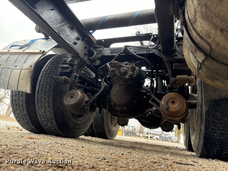 image for item FG2721 2002 Peterbilt 357 semi truck