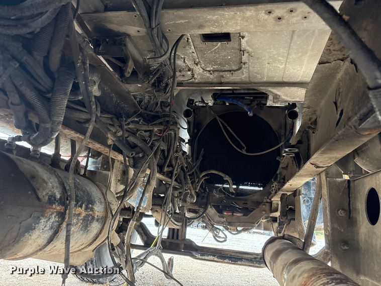 image for item FG2721 2002 Peterbilt 357 semi truck