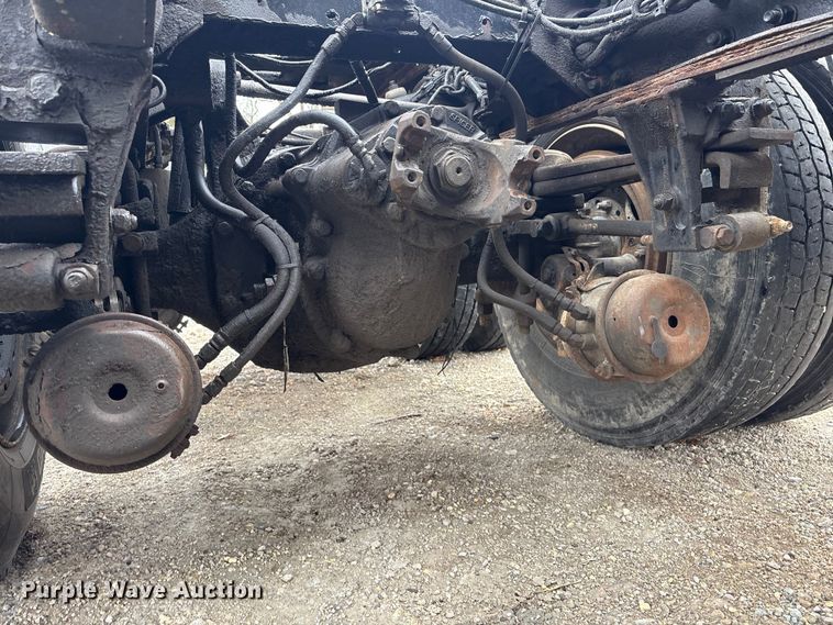 image for item FG2721 2002 Peterbilt 357 semi truck