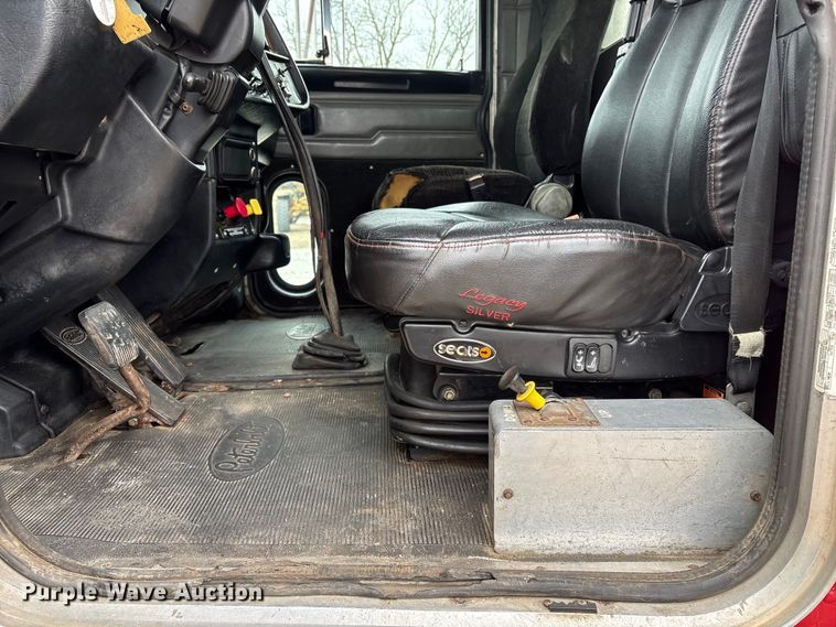 image for item FG2721 2002 Peterbilt 357 semi truck