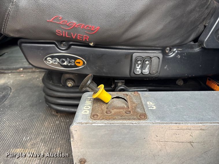 image for item FG2721 2002 Peterbilt 357 semi truck