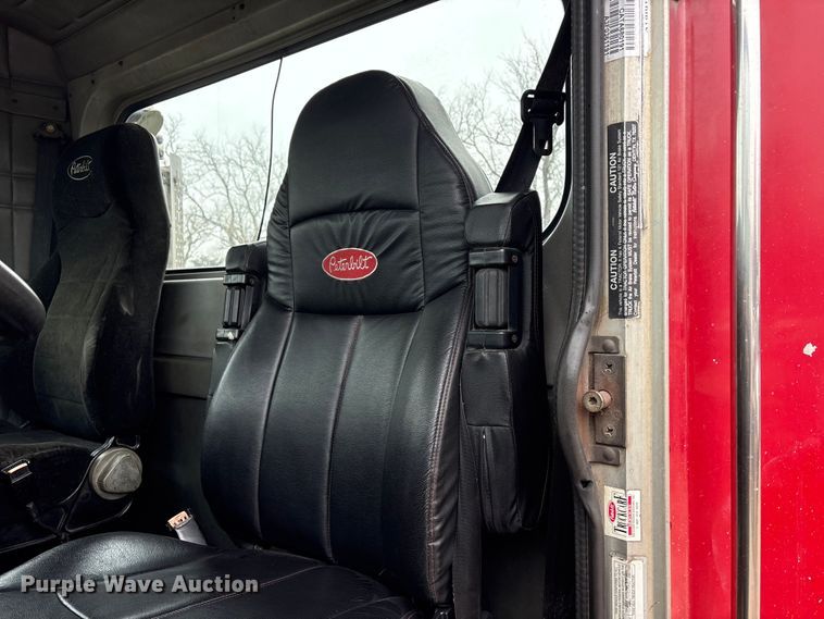 image for item FG2721 2002 Peterbilt 357 semi truck