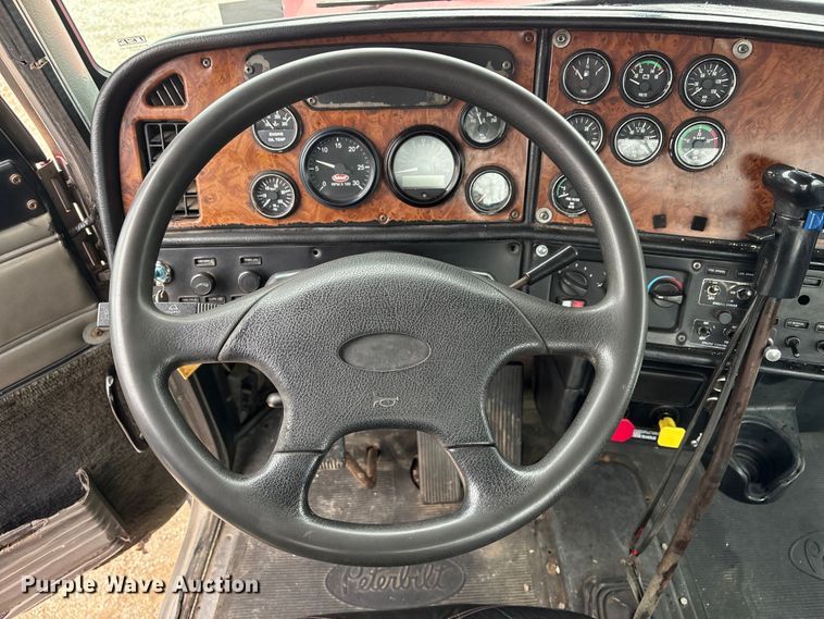 image for item FG2721 2002 Peterbilt 357 semi truck