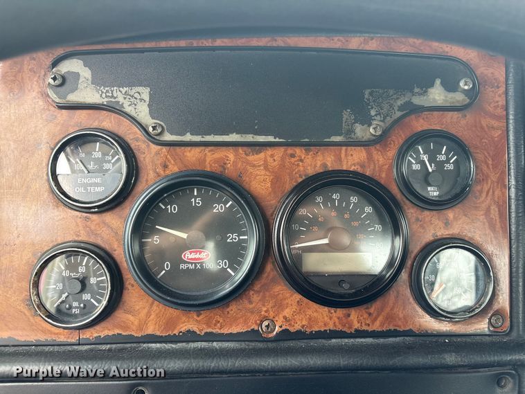 image for item FG2721 2002 Peterbilt 357 semi truck