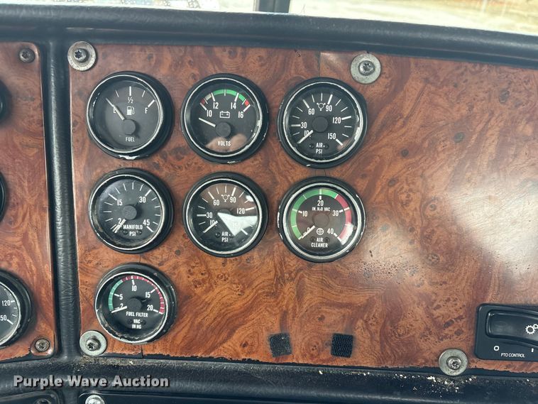 image for item FG2721 2002 Peterbilt 357 semi truck