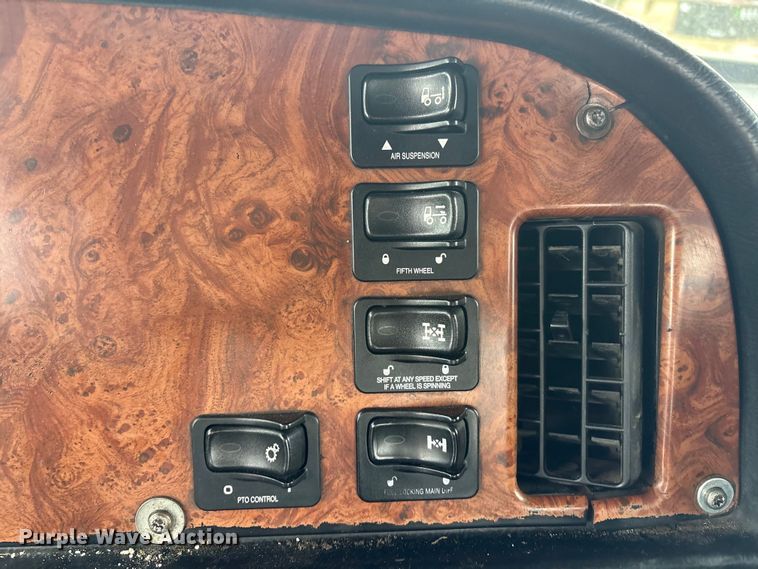 image for item FG2721 2002 Peterbilt 357 semi truck