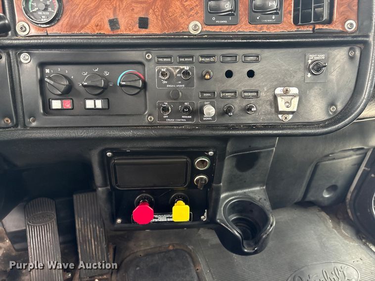 image for item FG2721 2002 Peterbilt 357 semi truck