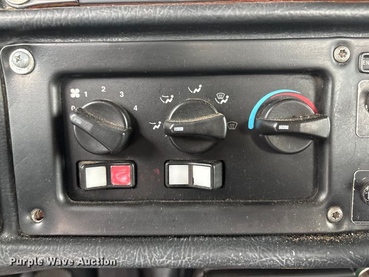 image for item FG2721 2002 Peterbilt 357 semi truck