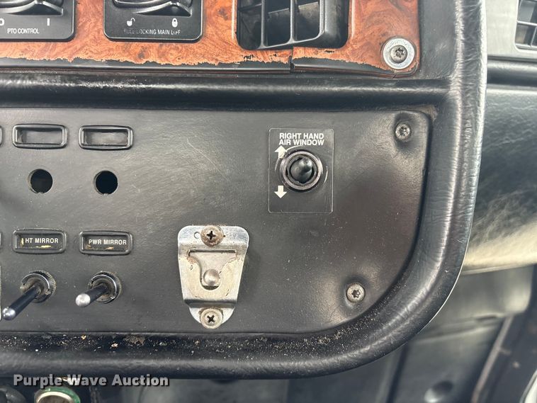 image for item FG2721 2002 Peterbilt 357 semi truck