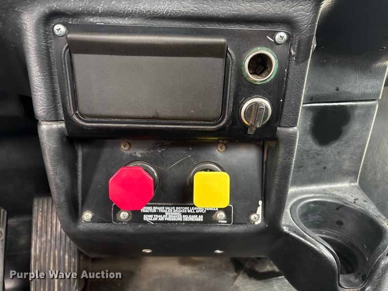 image for item FG2721 2002 Peterbilt 357 semi truck