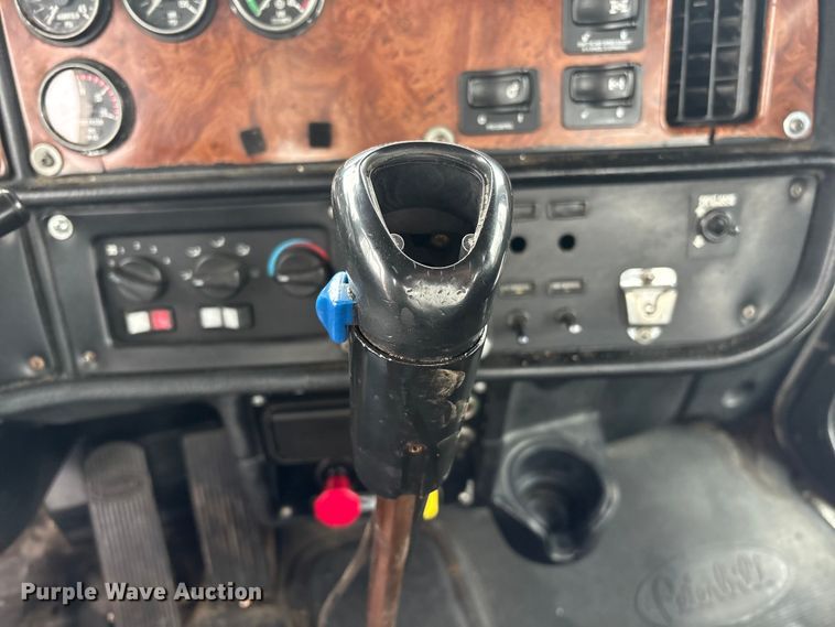 image for item FG2721 2002 Peterbilt 357 semi truck