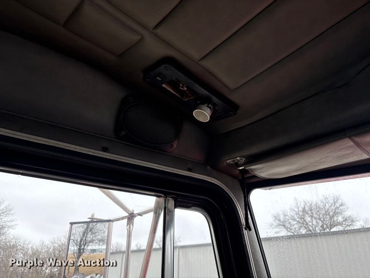 image for item FG2721 2002 Peterbilt 357 semi truck