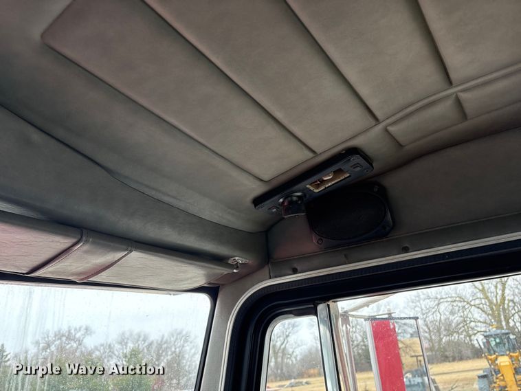 image for item FG2721 2002 Peterbilt 357 semi truck