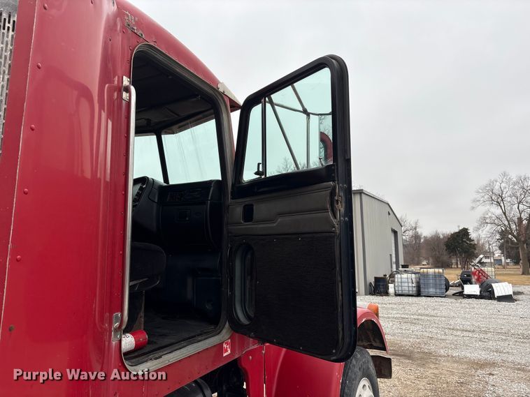 image for item FG2721 2002 Peterbilt 357 semi truck