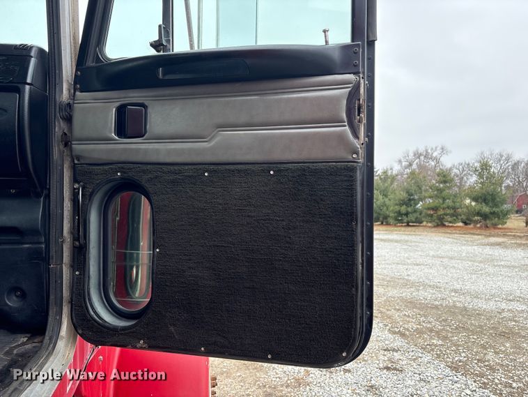 image for item FG2721 2002 Peterbilt 357 semi truck