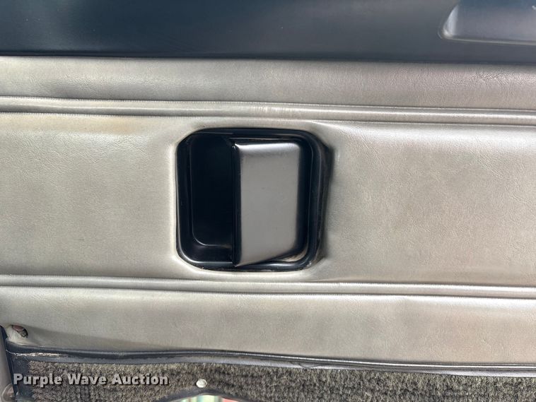 image for item FG2721 2002 Peterbilt 357 semi truck