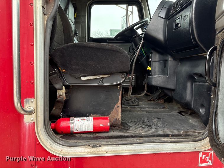 image for item FG2721 2002 Peterbilt 357 semi truck