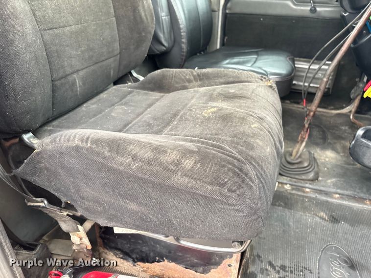 image for item FG2721 2002 Peterbilt 357 semi truck