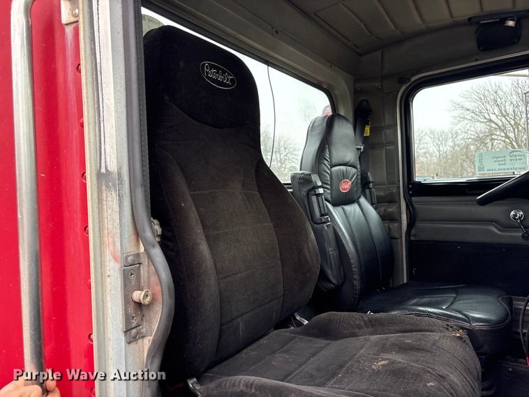 image for item FG2721 2002 Peterbilt 357 semi truck