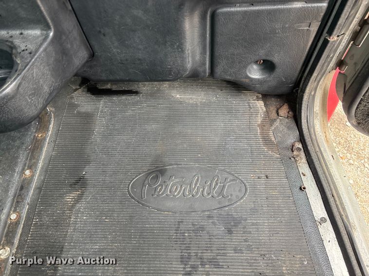 image for item FG2721 2002 Peterbilt 357 semi truck