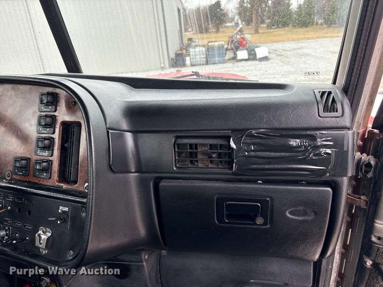 image for item FG2721 2002 Peterbilt 357 semi truck