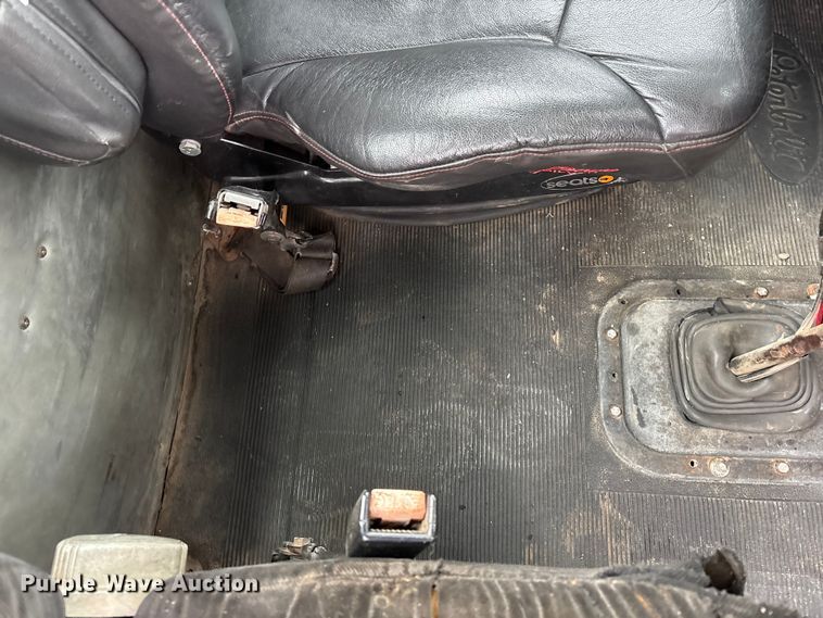 image for item FG2721 2002 Peterbilt 357 semi truck