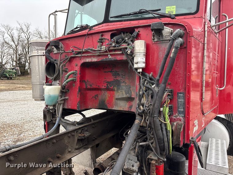 image for item FG2721 2002 Peterbilt 357 semi truck