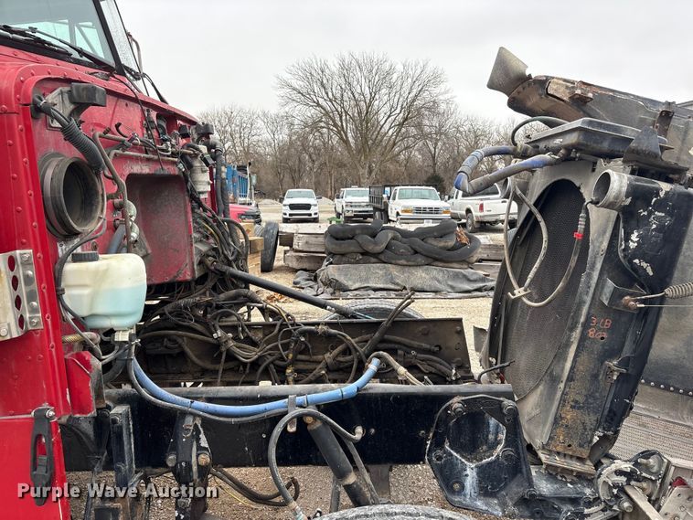 image for item FG2721 2002 Peterbilt 357 semi truck