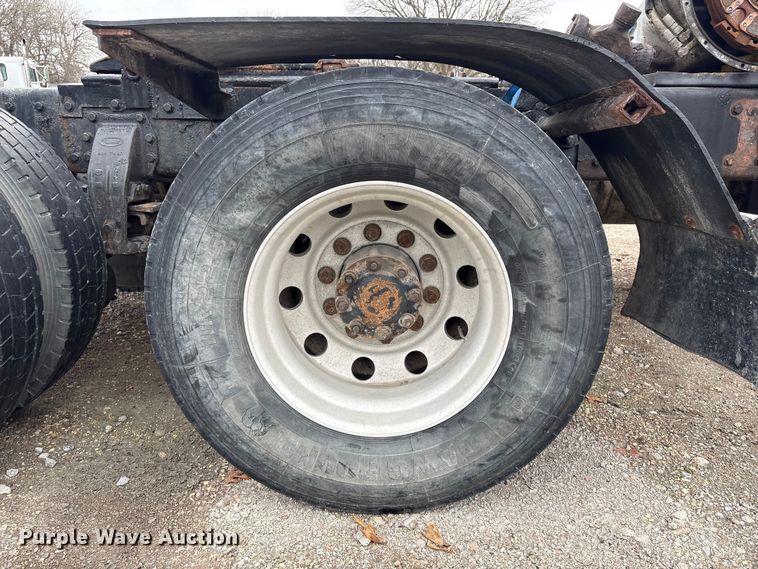 image for item FG2721 2002 Peterbilt 357 semi truck