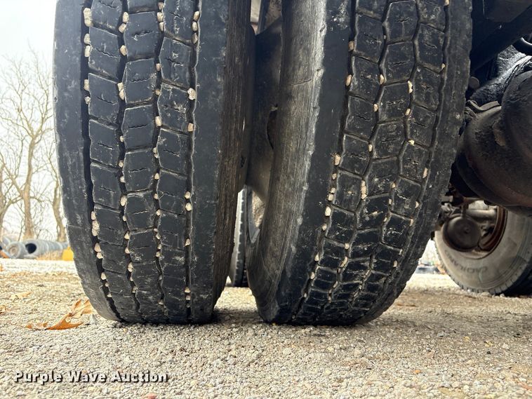 image for item FG2721 2002 Peterbilt 357 semi truck