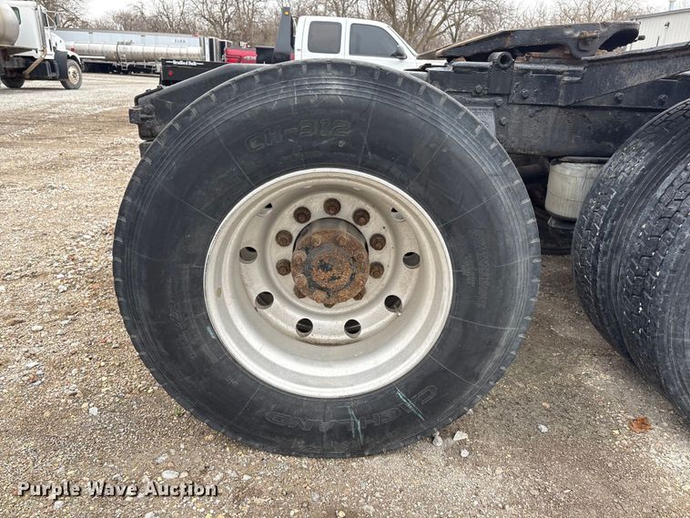 image for item FG2721 2002 Peterbilt 357 semi truck