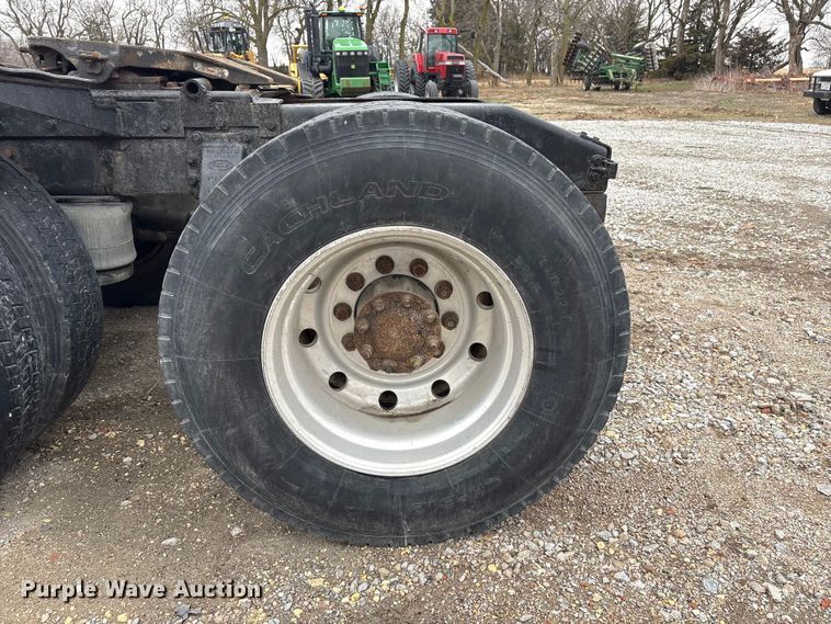 image for item FG2721 2002 Peterbilt 357 semi truck