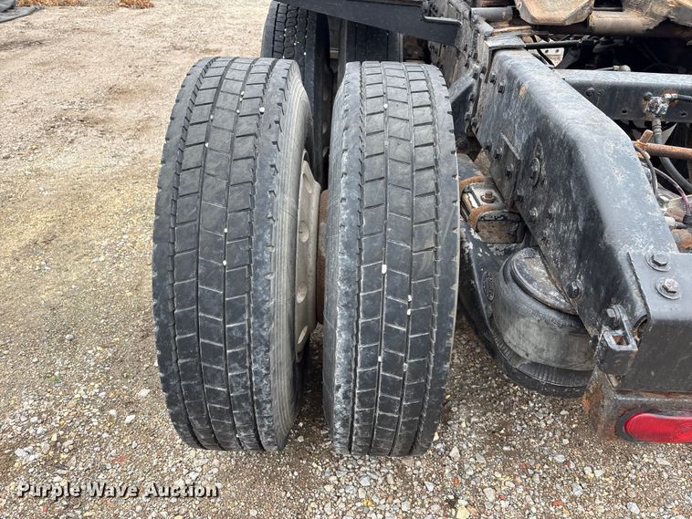 image for item FG2721 2002 Peterbilt 357 semi truck