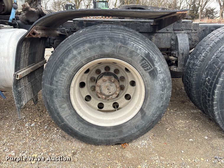 image for item FG2721 2002 Peterbilt 357 semi truck