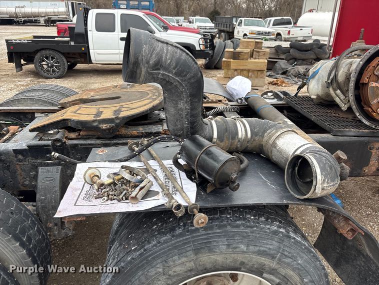 image for item FG2721 2002 Peterbilt 357 semi truck