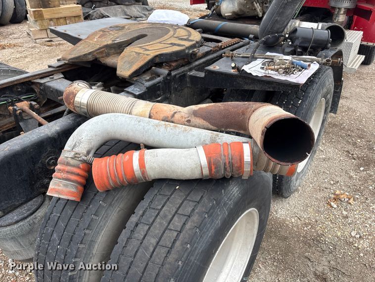 image for item FG2721 2002 Peterbilt 357 semi truck