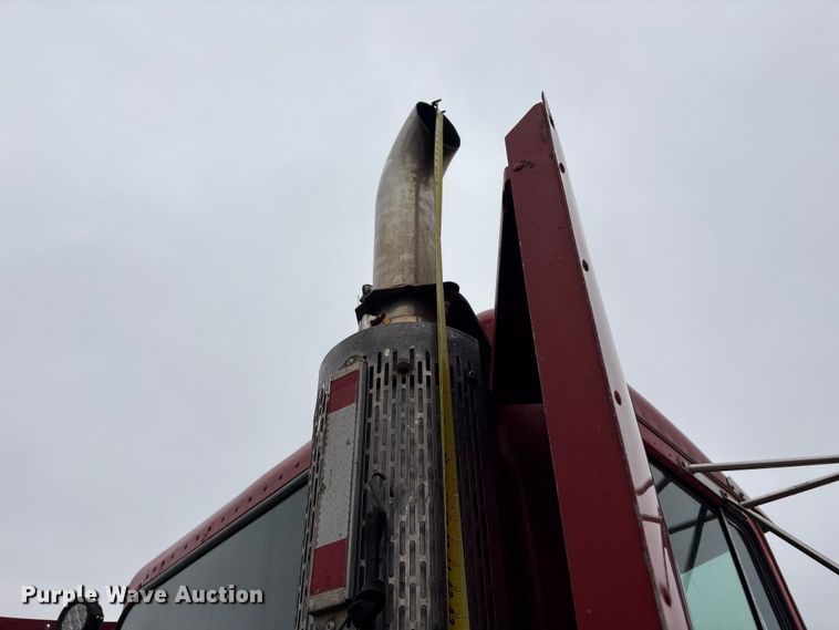 image for item FG2721 2002 Peterbilt 357 semi truck