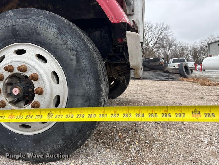 image for item FG2721 2002 Peterbilt 357 semi truck