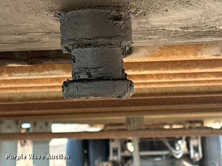 image for item FI0147 1998 Pine dry van trailer