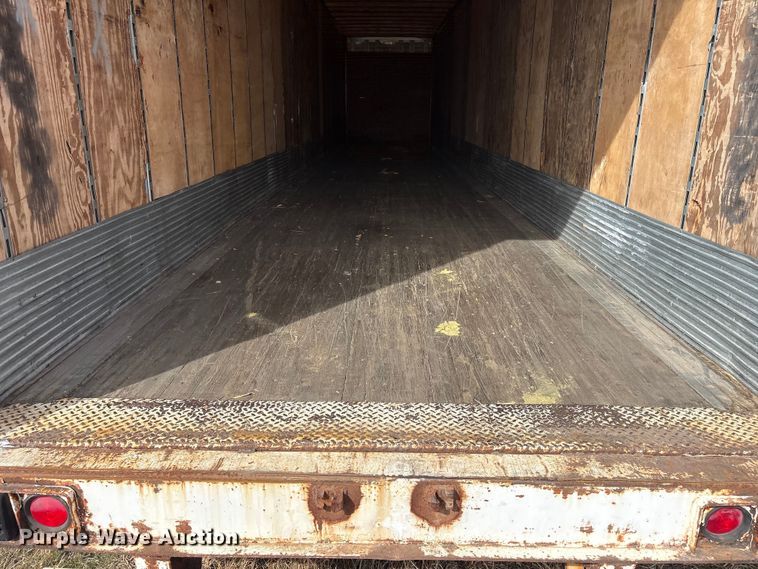 image for item FI0152 2003 Wabash dry van trailer