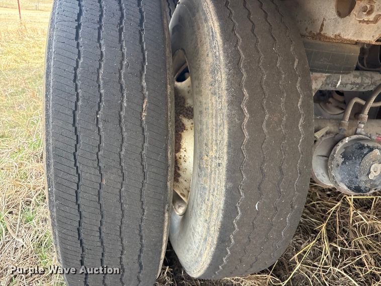 image for item FI0152 2003 Wabash dry van trailer