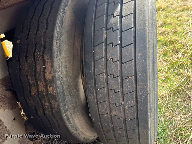 image for item FI0152 2003 Wabash dry van trailer